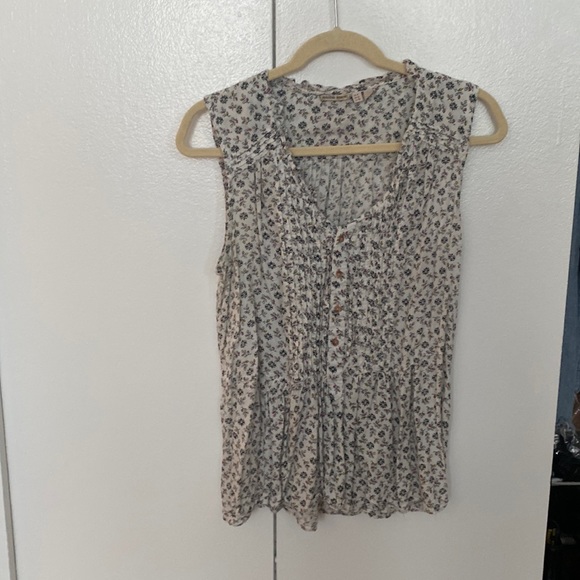 HOLDING HORSES Tops - Floral Blouse Size 8